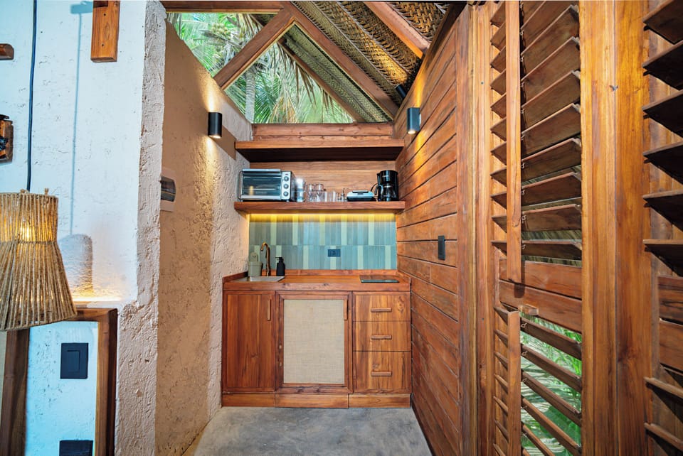 Comfort Suite, Balcony, Beach View | Travel crib, WiFi (free), bed sheets