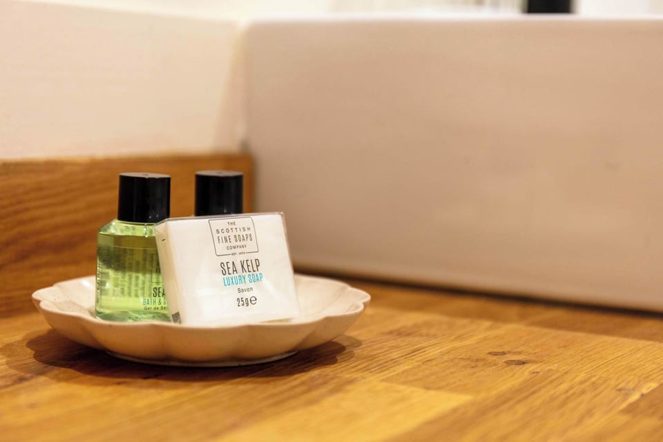 Bathroom amenities