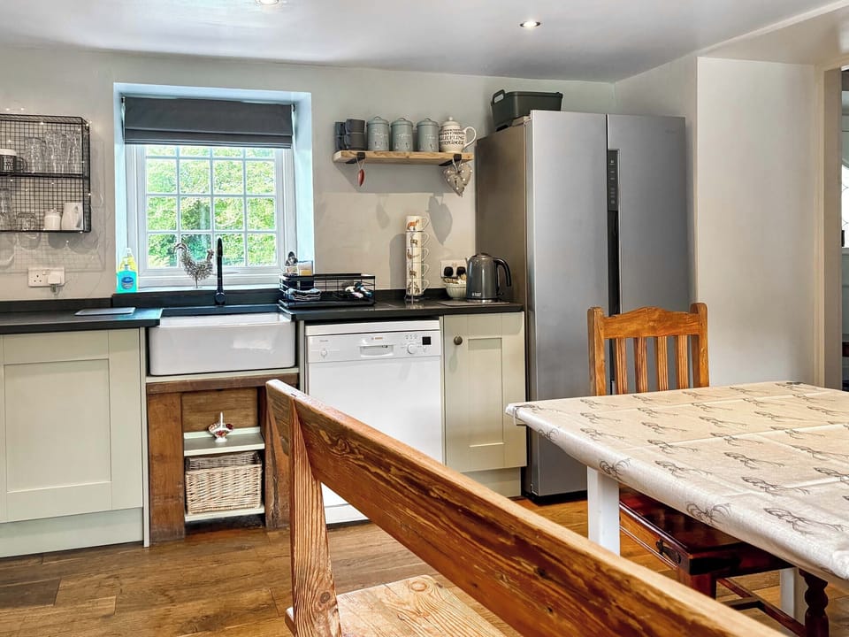 Kitchen/diner | Grafog Farm Cottage, Groeslon Nr Caernarfon
