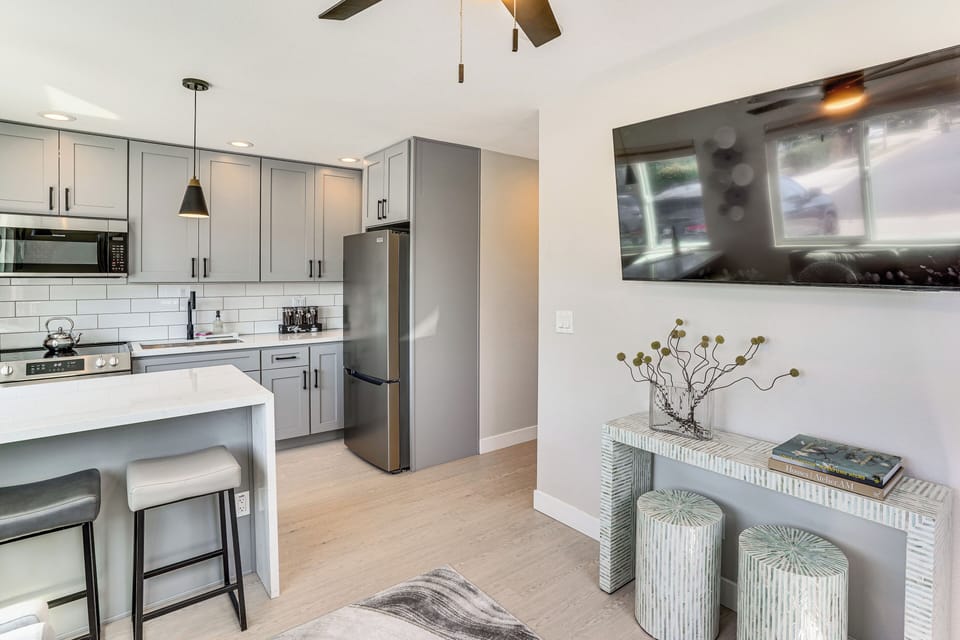 Living Space | Smart TV | Free WiFi