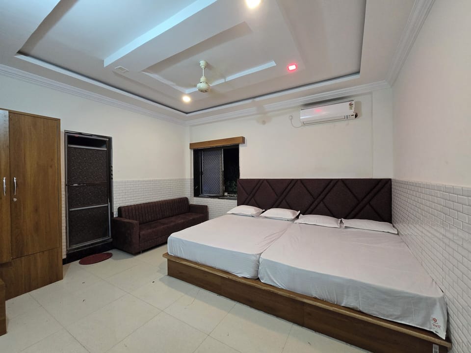 Family Double Room | Bathroom | Towels