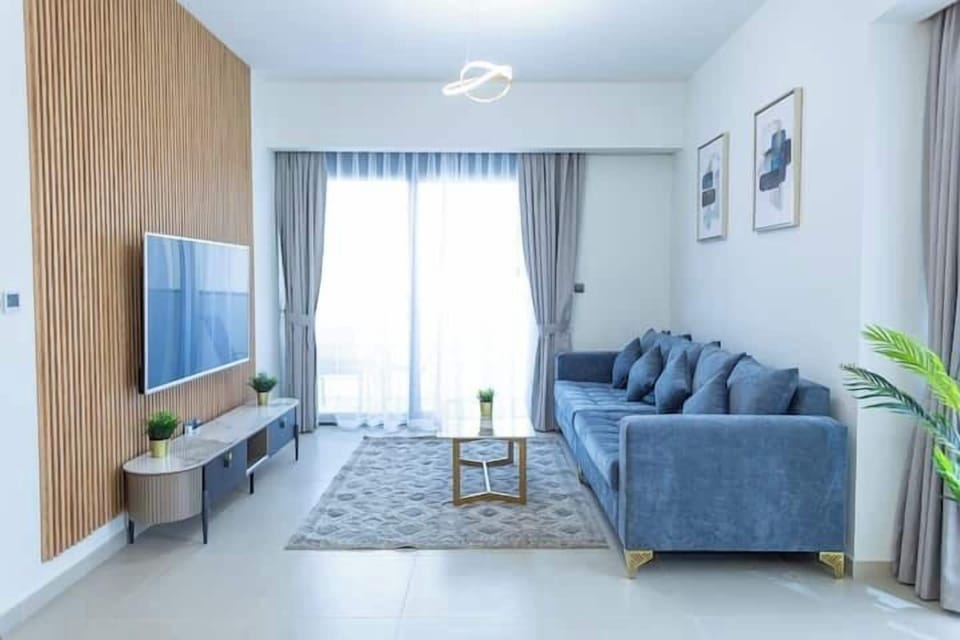Apartment | Bathroom | Shower, free toiletries, hair dryer, towels