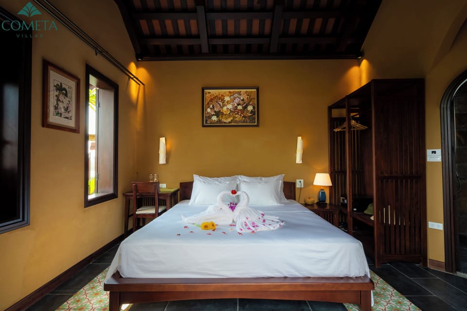 Luxury Villa, Canal View | Premium bedding, in-room safe, desk, laptop workspace