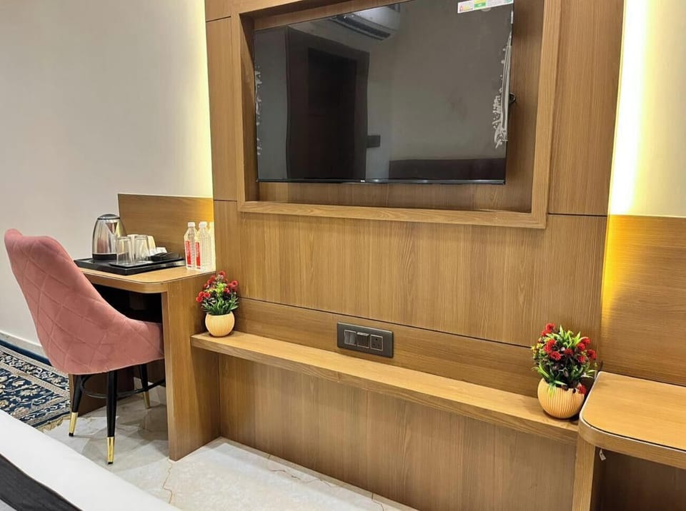 Deluxe Room | Living area