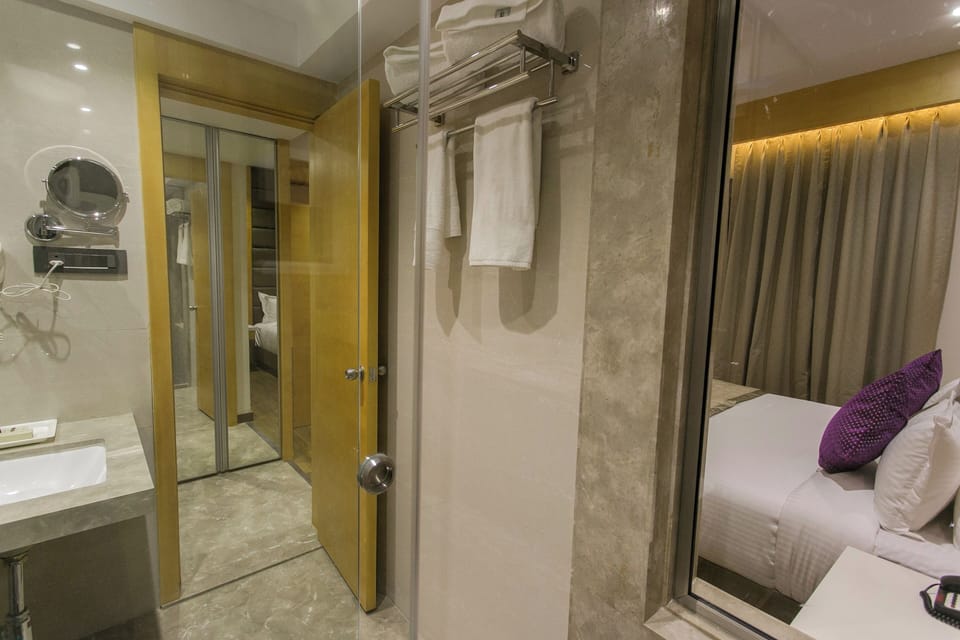 Luxury Double Room, City View | Bathroom | Shower, hair dryer, towels, soap