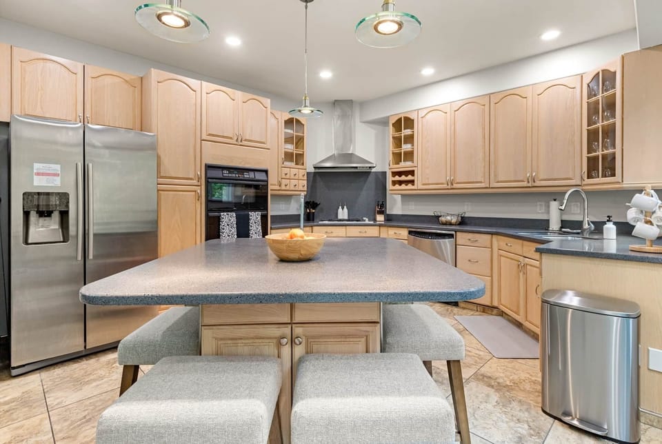 Kitchen island with seating – the perfect spot for morning coffee.