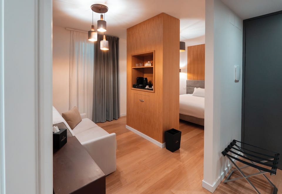 Deluxe Triple Room | In-room safe, blackout drapes, soundproofing, free WiFi