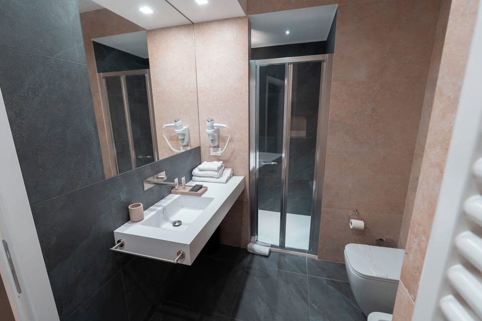 Deluxe Triple Room | Bathroom | Shower, hair dryer, slippers, bidet
