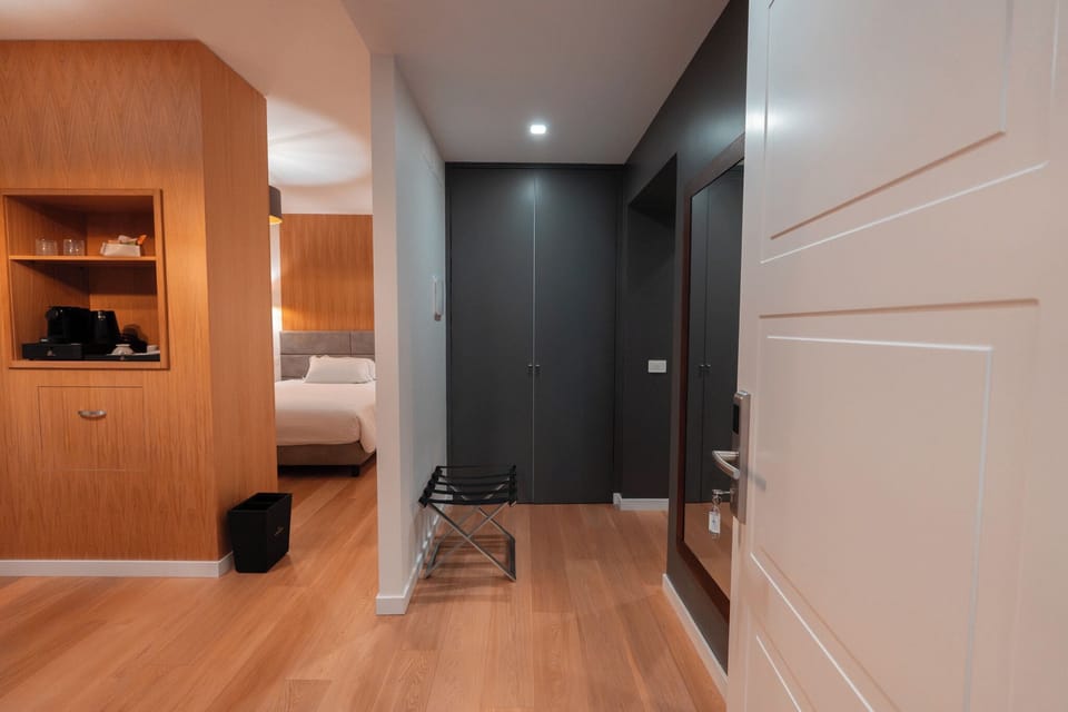 Deluxe Triple Room | In-room safe, blackout drapes, soundproofing, free WiFi