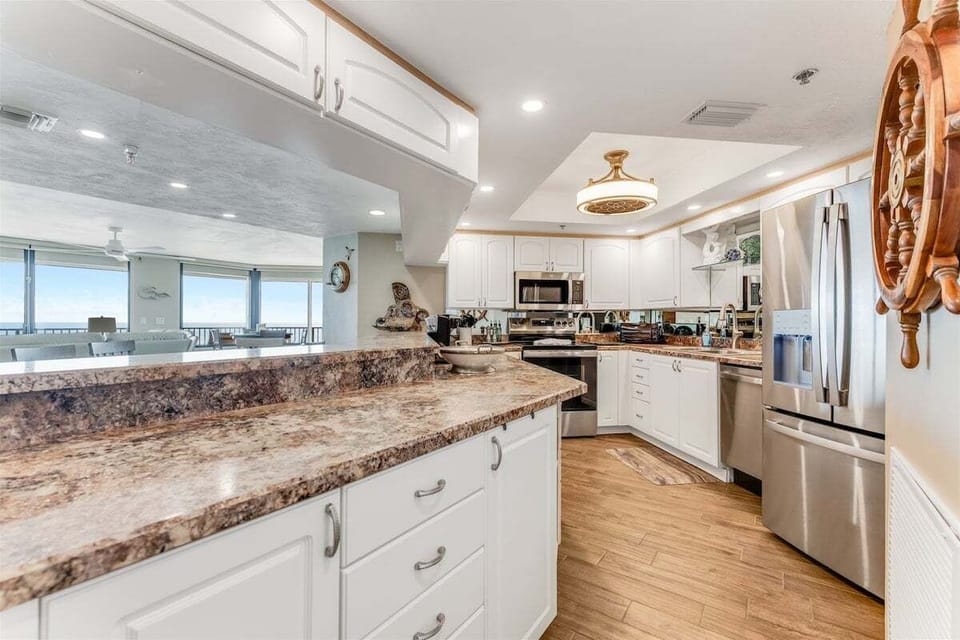 Large Full Kitchen
