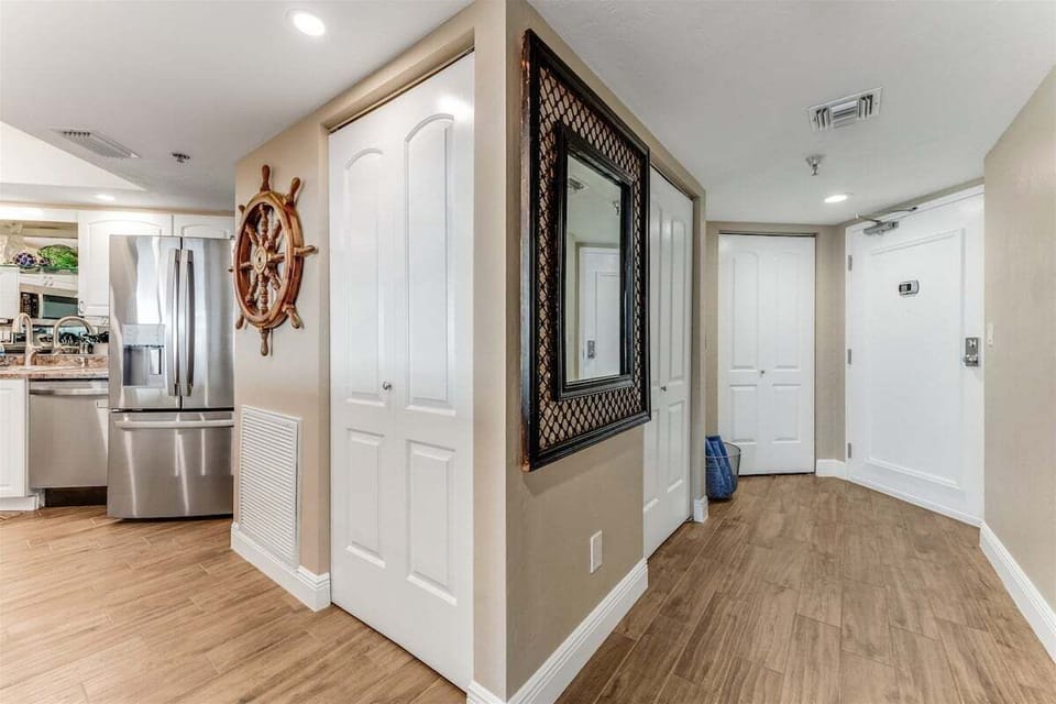 Foyer and entryway