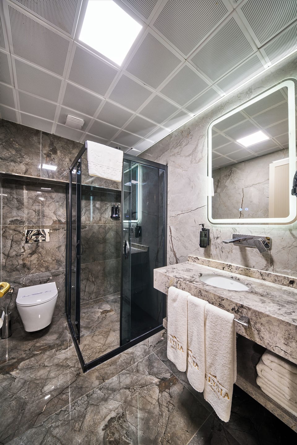 Economy Triple Room | Bathroom | Shower, free toiletries, slippers, towels