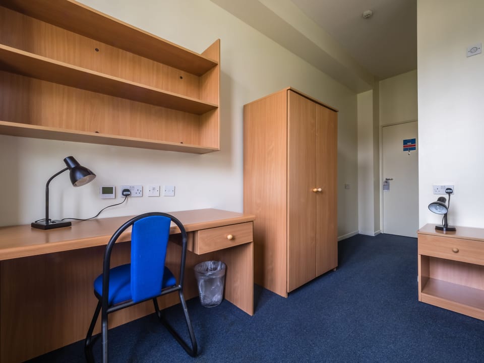 Basic Single Room, 1 Twin Bed, Ensuite | Desk, laptop workspace, free WiFi, bed sheets