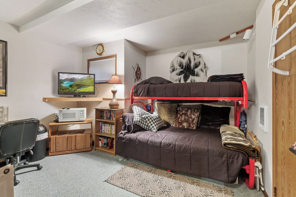 3rd Bedroom with 1/2 bath - Twin over full bunk bed, futon couch and lots of space to hang out - perfect for kids!