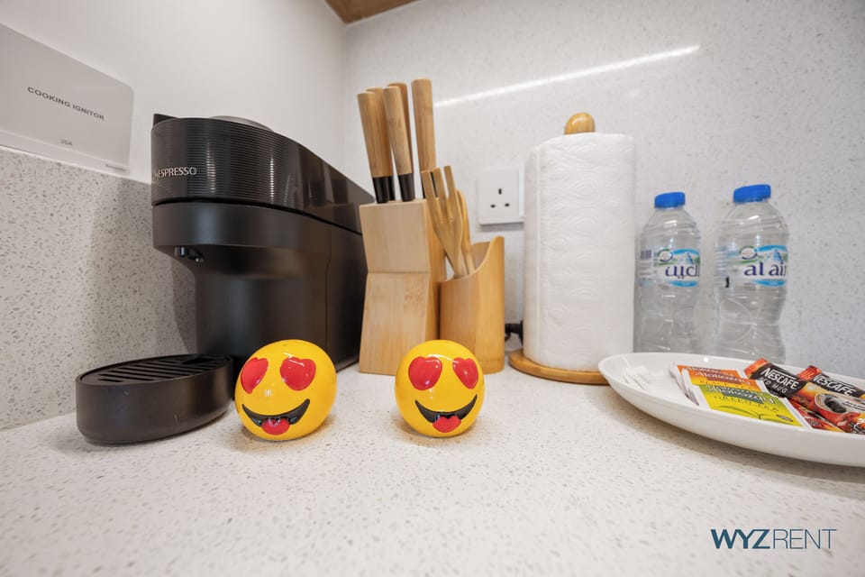 Coffee/tea maker, electric kettle, toaster, highchair