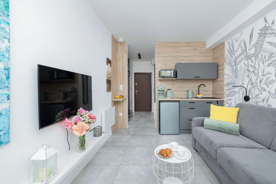 The carefully arranged interior combines functionality and aesthetics, ensuring a comfortable stay in a modern style.