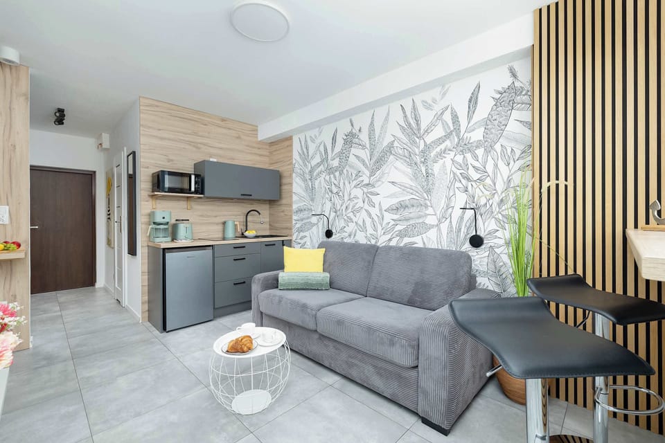 The open space combining the kitchen and lounge area creates a welcoming place both for cooking and for spending time together.