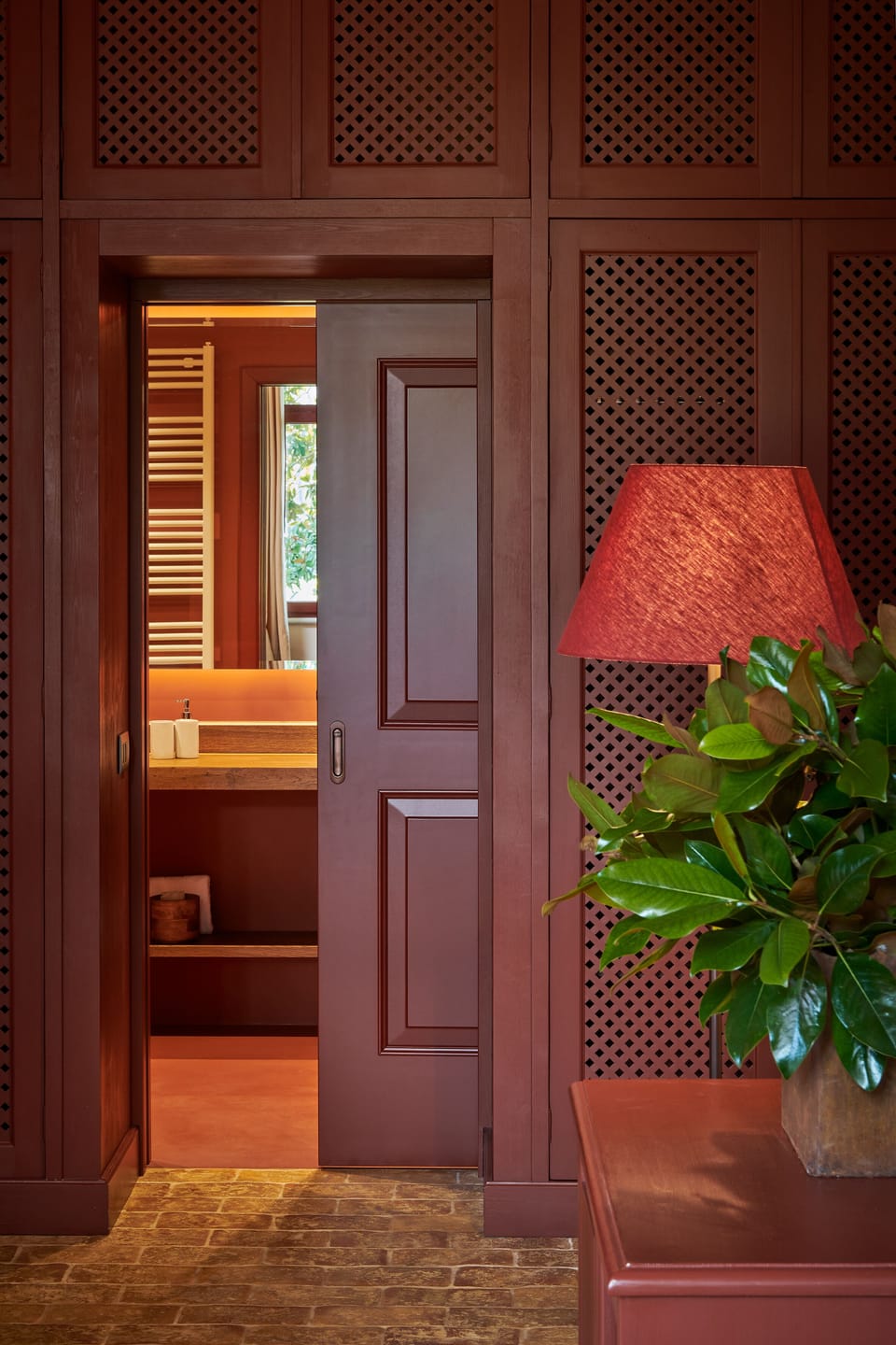 Deluxe Room | Bathroom | Shower, free toiletries, hair dryer, bidet