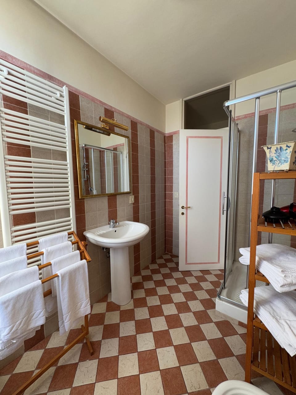Apartment, 2 Bedrooms | Bathroom | Shower, free toiletries, hair dryer, bidet