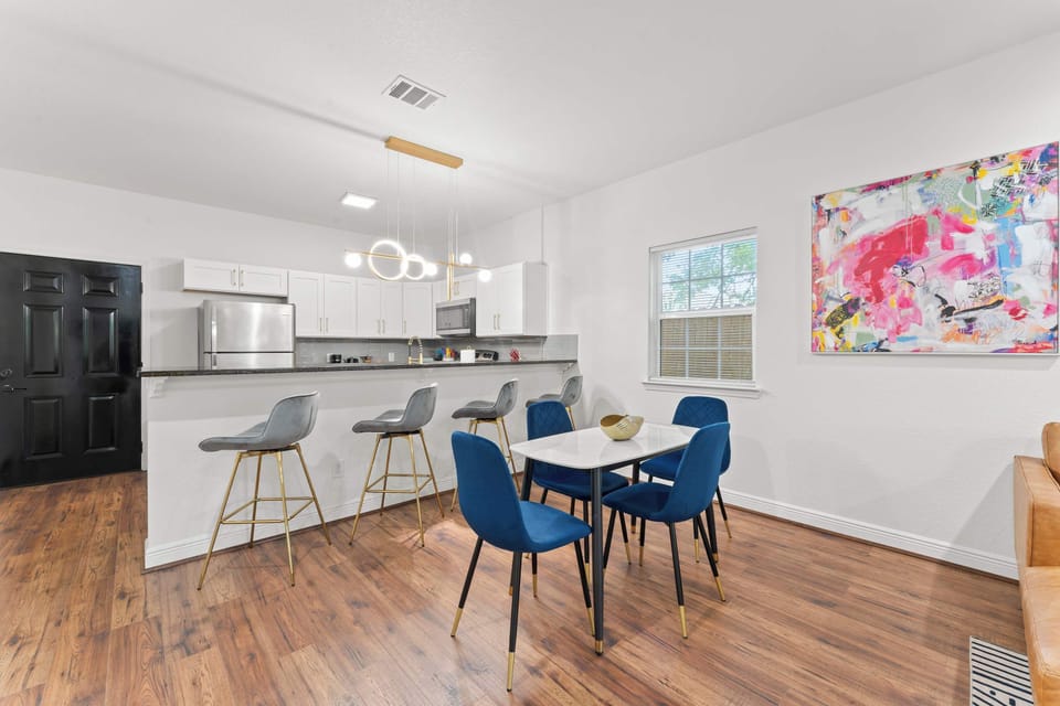 Dining room and bartop