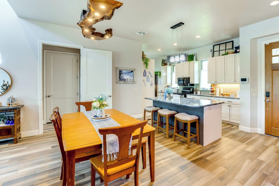 House (4 Bedrooms) | Interior