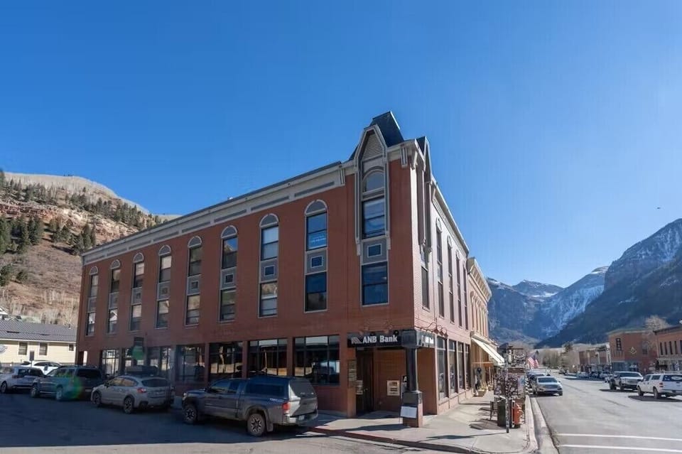Exterior - A charming downtown Telluride condo with epic views of the mountain and easy access to shops, restaurants and the gondola