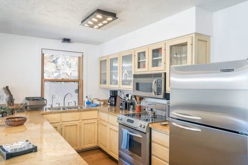 Kitchen - Fully equipped with stainless steel appliances