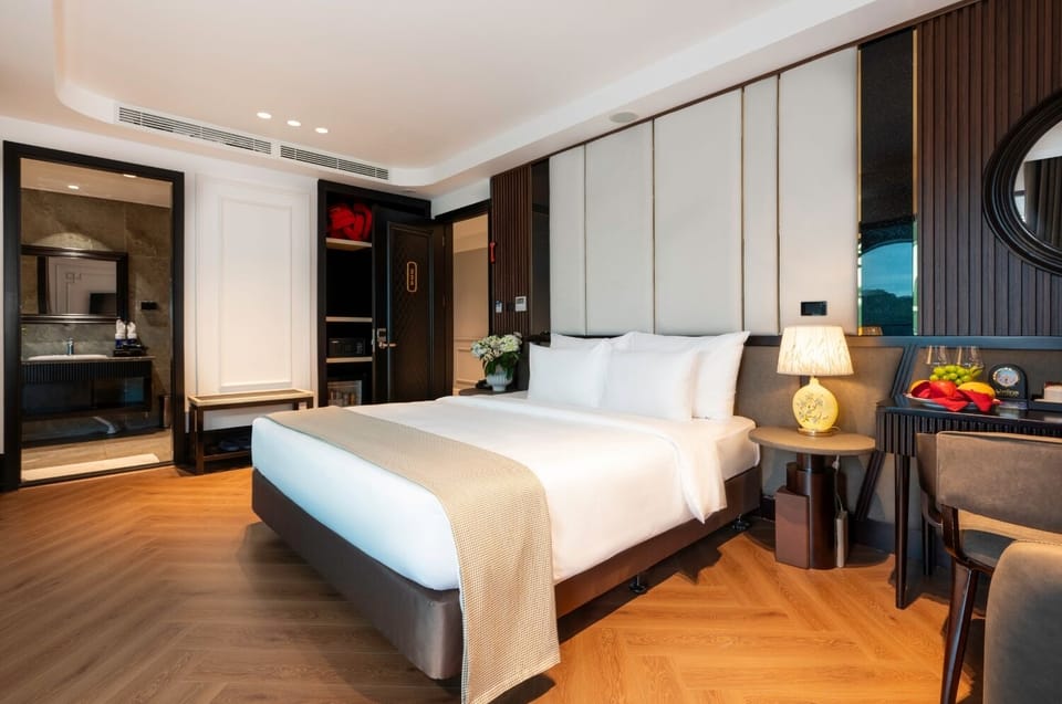 Premium bedding, minibar, in-room safe, desk