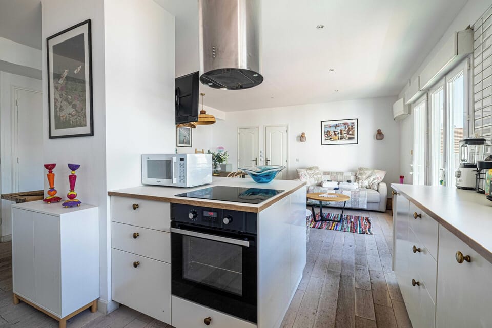 Apartment | Private kitchen | Fridge, oven, stovetop, dishwasher