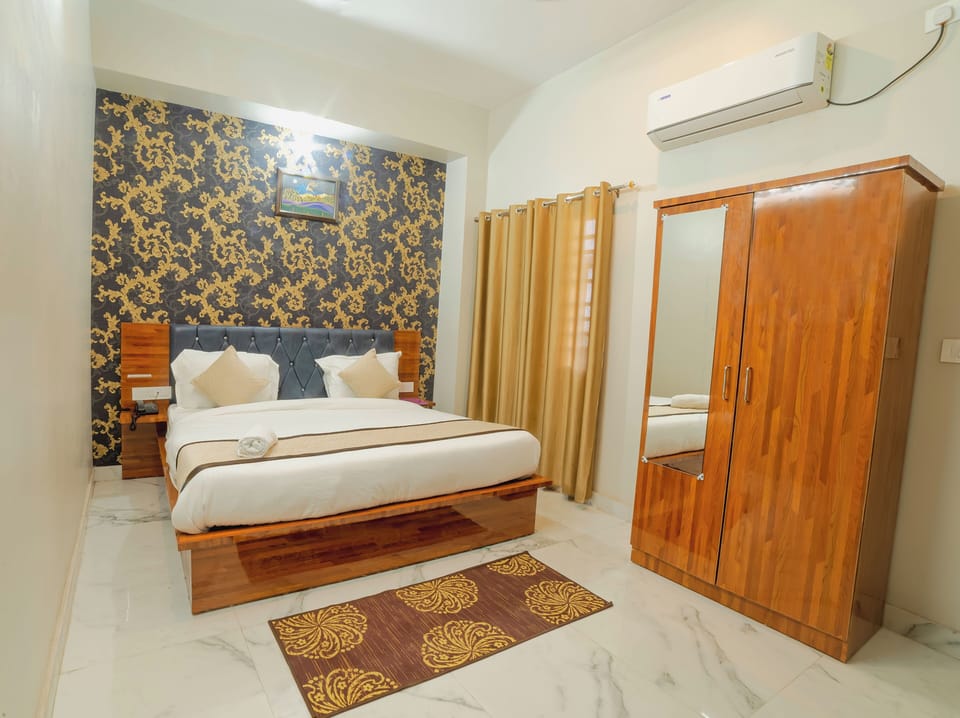 Room, Balcony, Garden View | Desk, laptop workspace, soundproofing, iron/ironing board