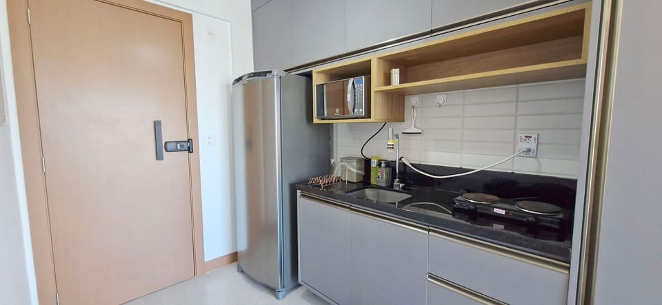 Basic Apartment | Private kitchen | Fridge, microwave, stovetop, cookware/dishes/utensils