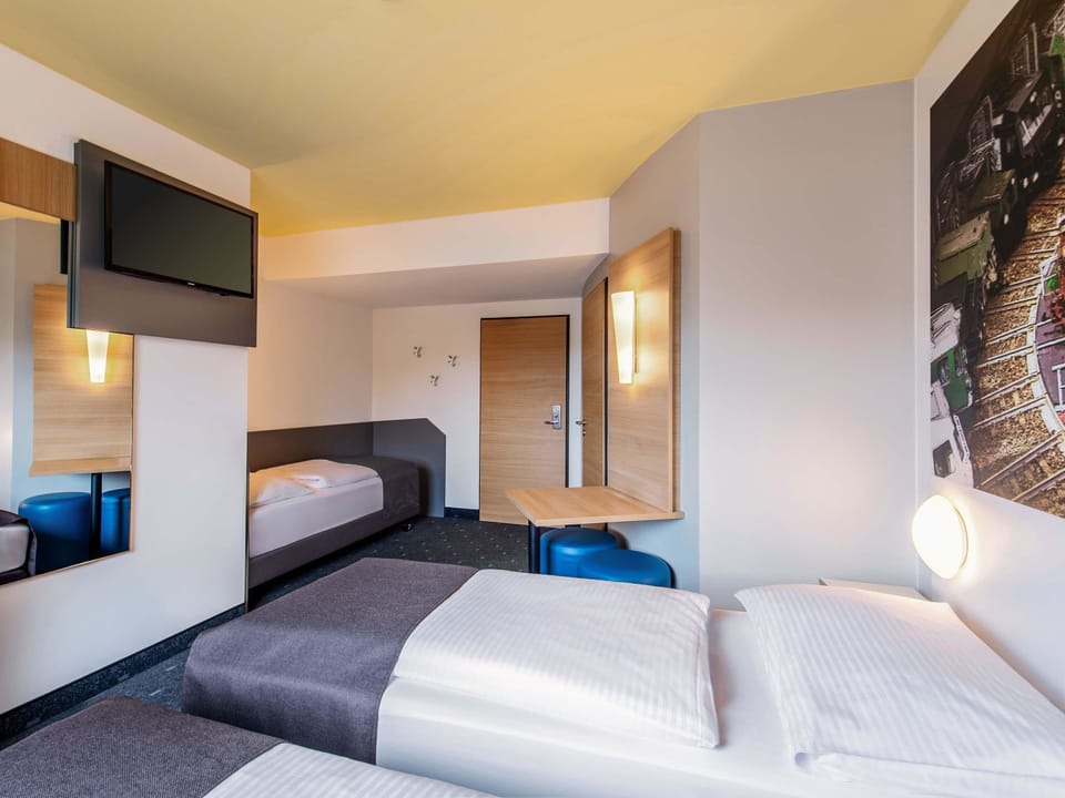Triple Room | Desk, soundproofing, WiFi (free), bed sheets