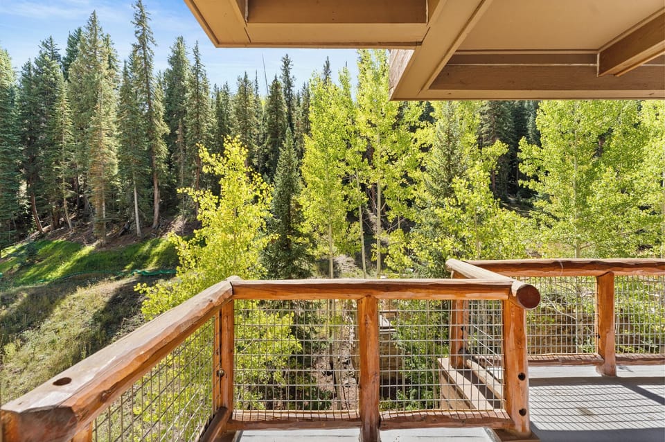 Condo (4 Bedrooms) | Property amenity