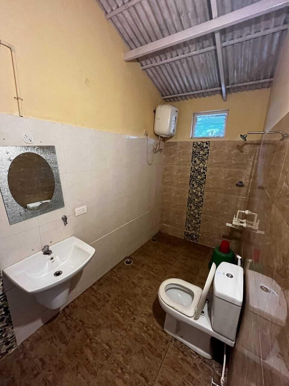 Basic Suite, Patio, Mountain View | Bathroom