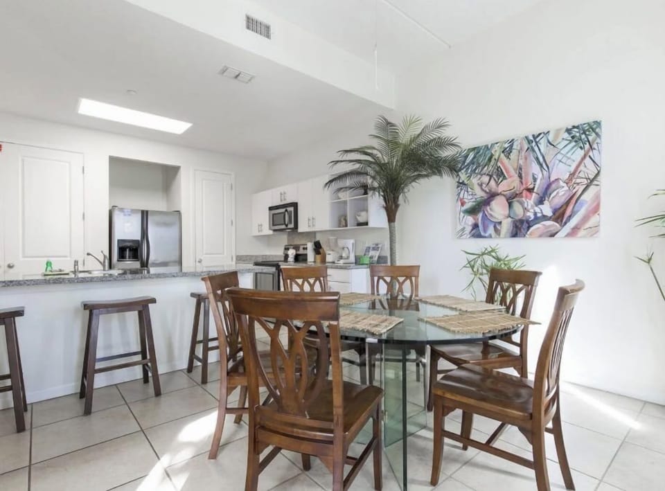 Kitchen-Dining
Area