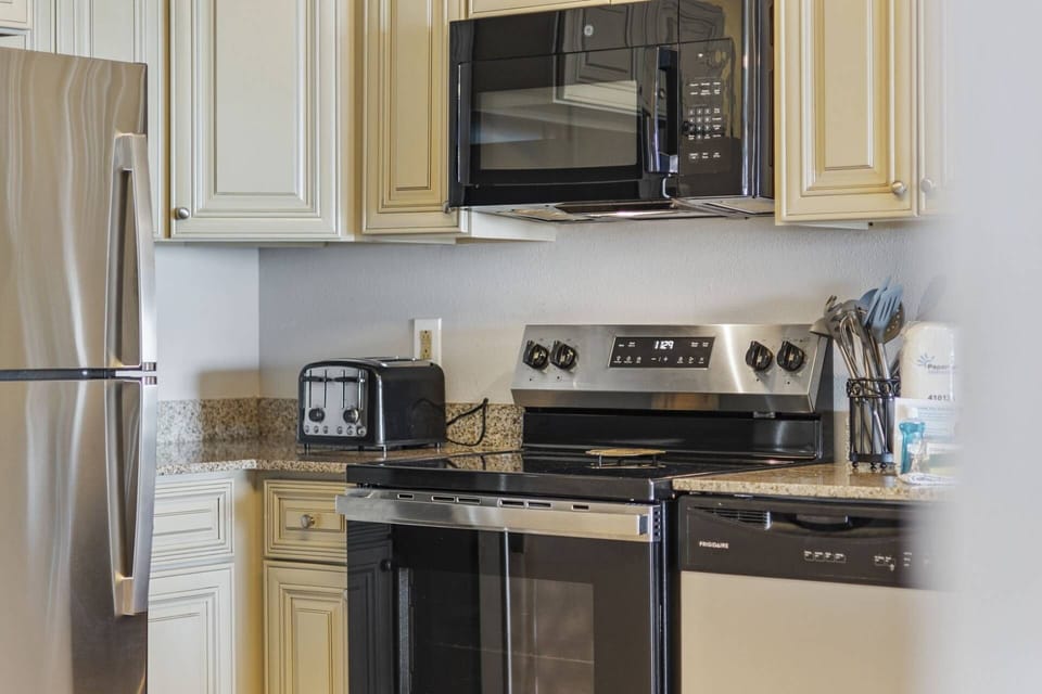 Updated Kitchen with full size appliances