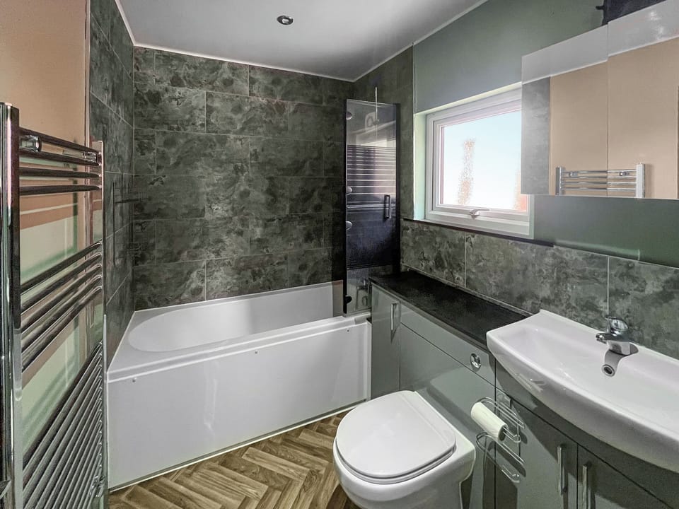 Bathroom | Forge Cottage, Canterbury