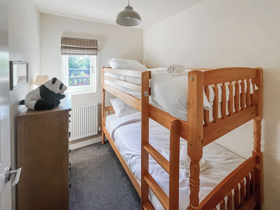 Bunk bedroom | James Ville Marina - Lavender - James Villa Marina, Brigg