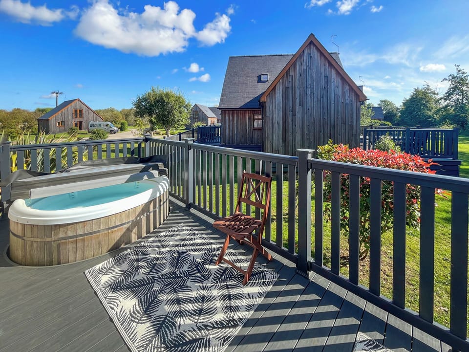 Hot tub | James Ville Marina - Lavender - James Villa Marina, Brigg