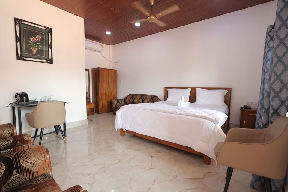 Deluxe Double Room, Balcony, Garden View | Laptop workspace, free WiFi
