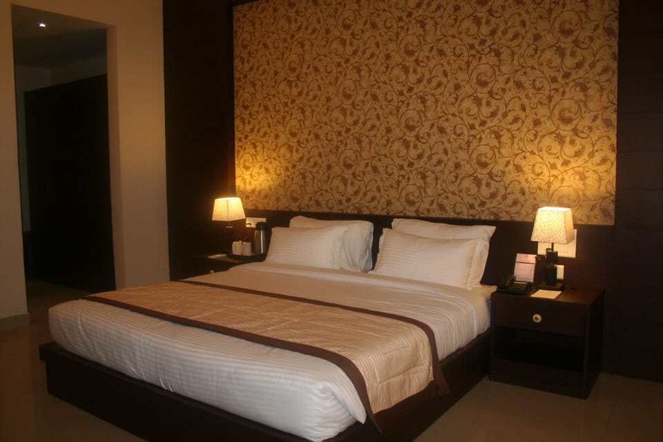 Deluxe Double or Twin Room, Balcony, City View | Desk, laptop workspace, soundproofing, WiFi (free)