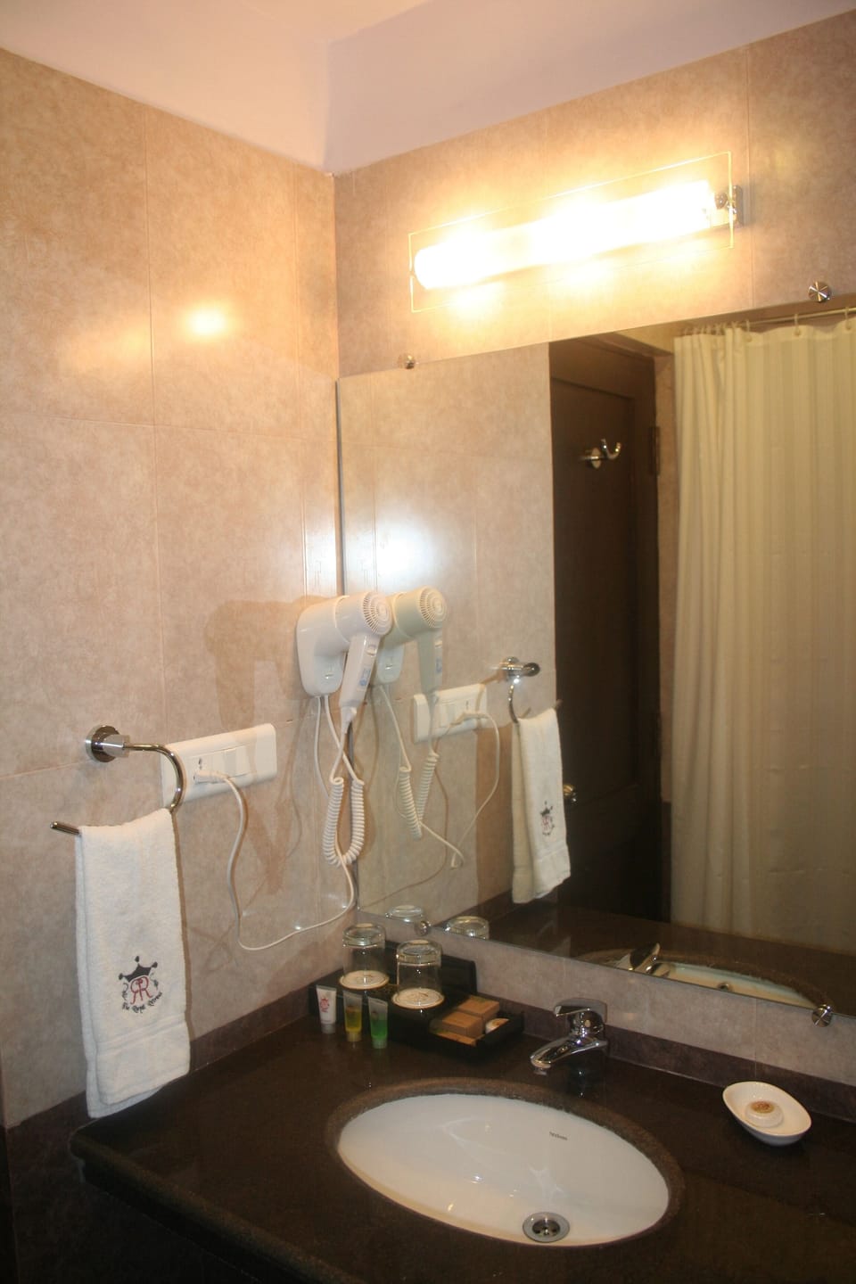 Deluxe Double or Twin Room, Balcony, City View | Bathroom | Shower, hair dryer, towels, soap
