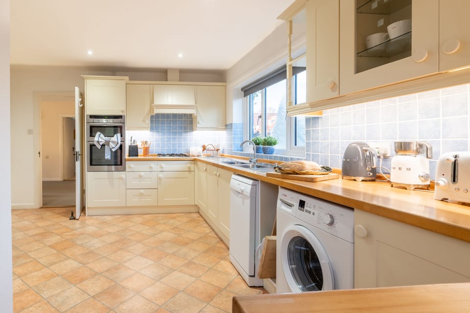 Ground floor: Kitchen with built-in oven, microwave, dishwasher, toaster, kettle, and washing machine