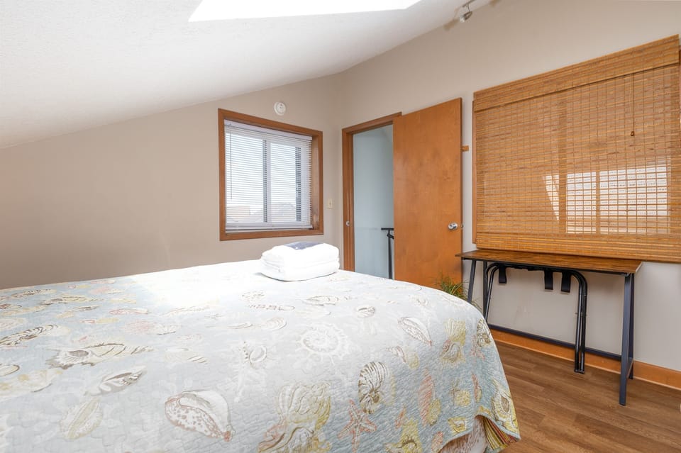 Loft bedroom offers an ensuite bathroom