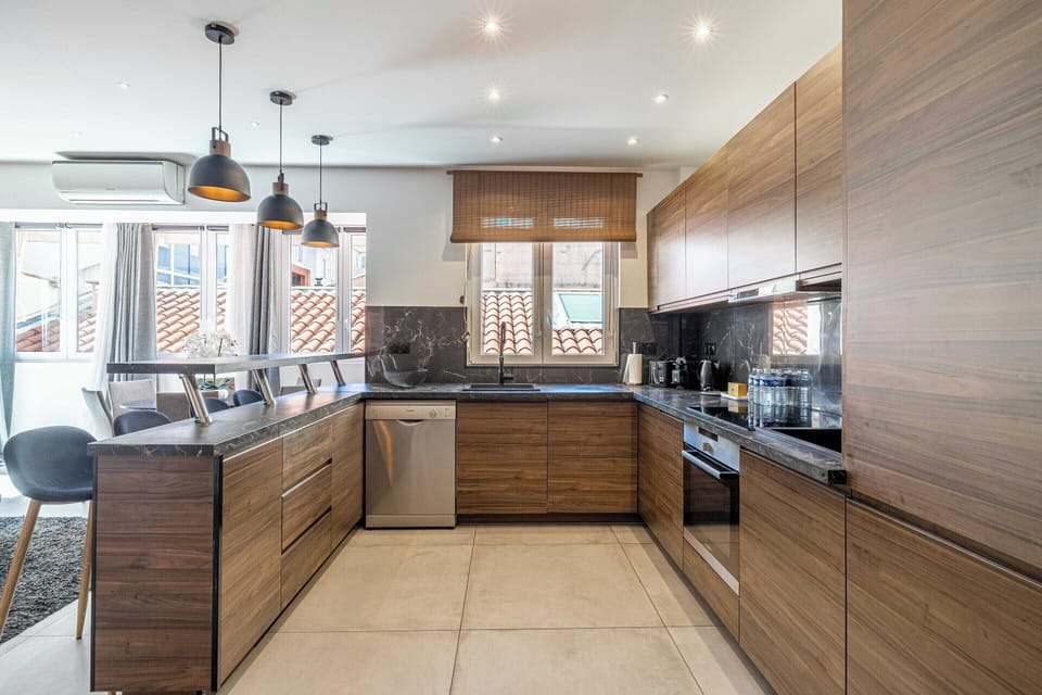 Apartment | Private kitchen | Fridge, microwave, oven, stovetop