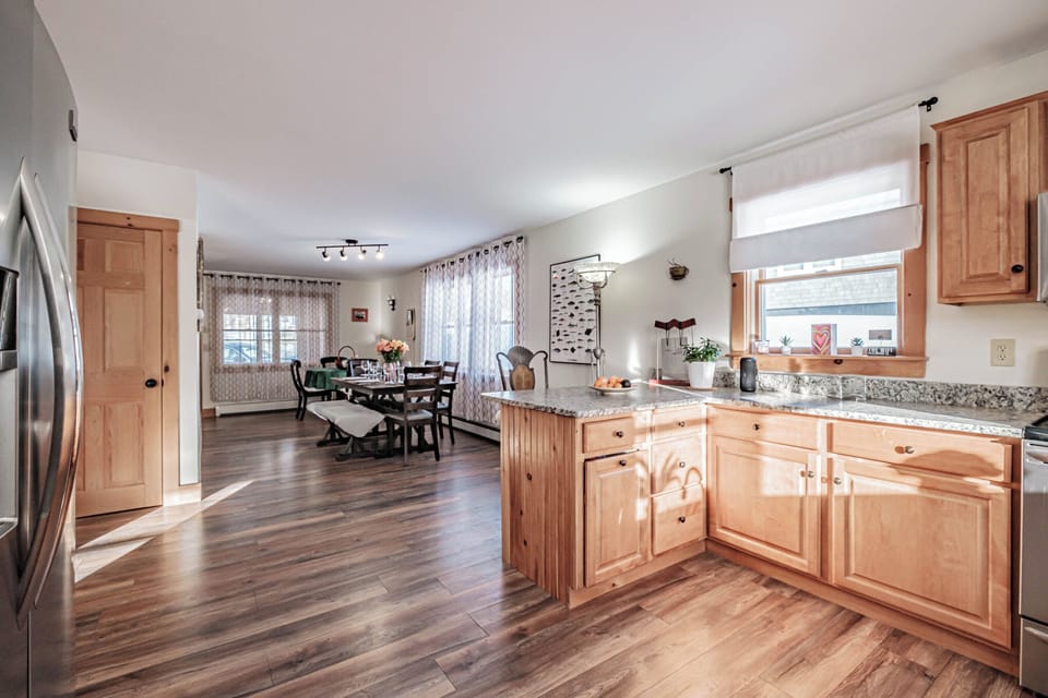 A welcoming kitchen designed for both everyday meals and special gatherings