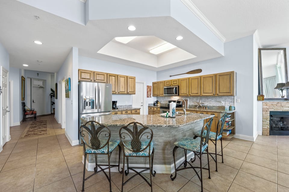 Signature Condo, 4 Bedrooms, Balcony, Bay View | Private kitchen | Fridge, microwave, oven, stovetop