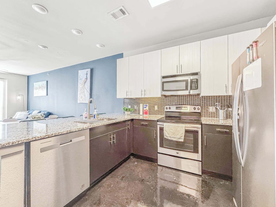 Full Kitchen
