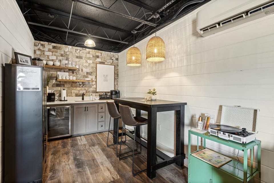 Kitchenette: Modern design meets rustic charm with a stylish coffee bar and chic seating!