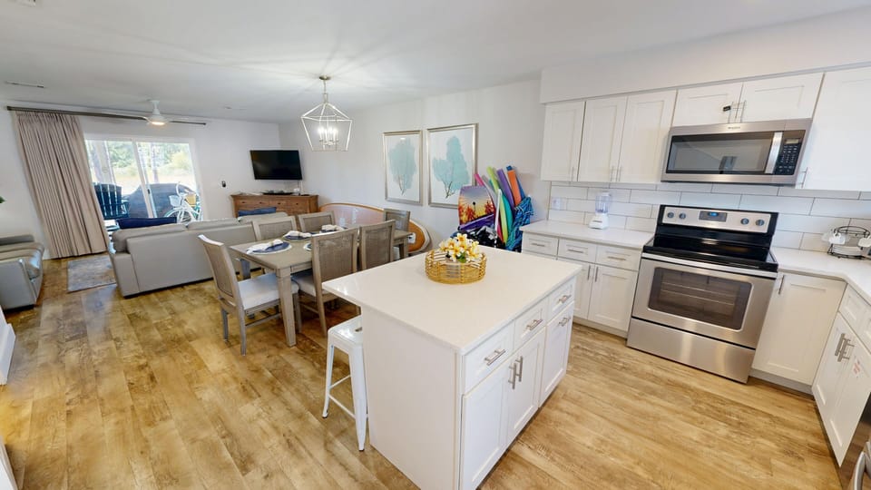 Townhome, 2 Bedrooms | Private kitchen | Coffee/tea maker, fridge, oven, toaster